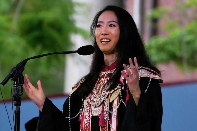 上首位在哈佛毕业演讲的中国女生震撼全场z6尊龙网站登录入口哈佛战胜川普这天史(图2)