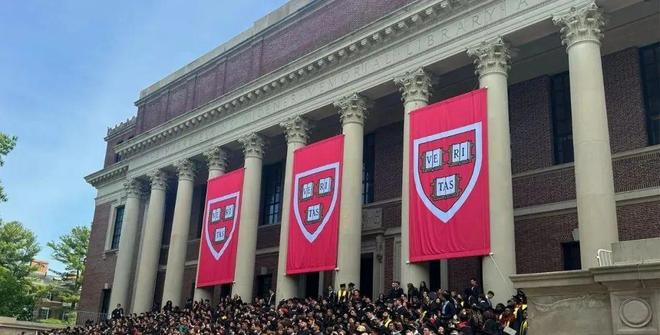 上首位在哈佛毕业演讲的中国女生震撼全场z6尊龙网站登录入口哈佛战胜川普这天史(图7)